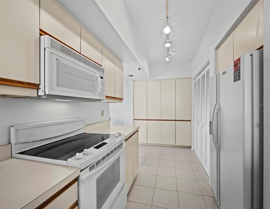 For Sale: $724,000 (2 beds, 2 baths, 1442 Square Feet)