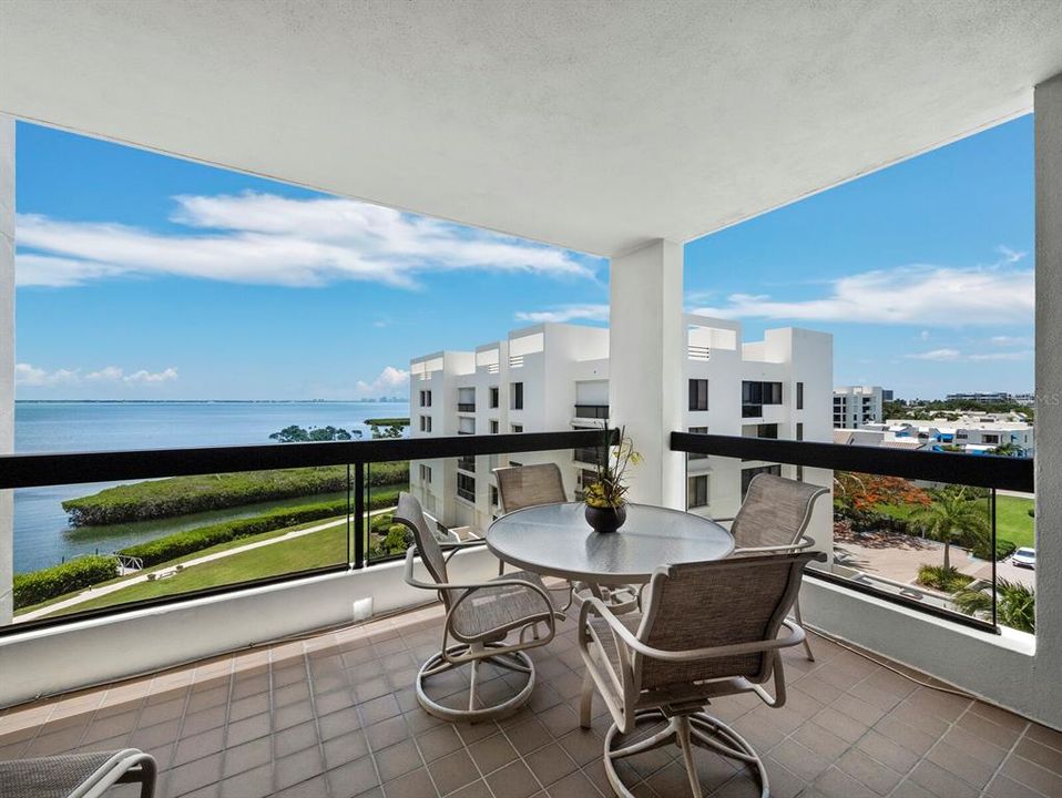 For Sale: $724,000 (2 beds, 2 baths, 1442 Square Feet)