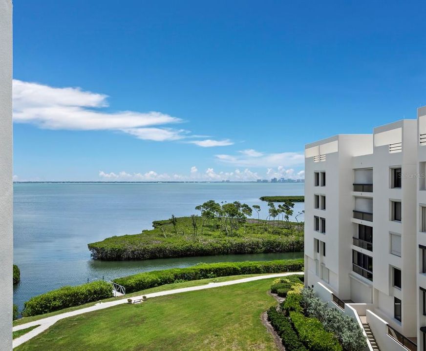 For Sale: $724,000 (2 beds, 2 baths, 1442 Square Feet)