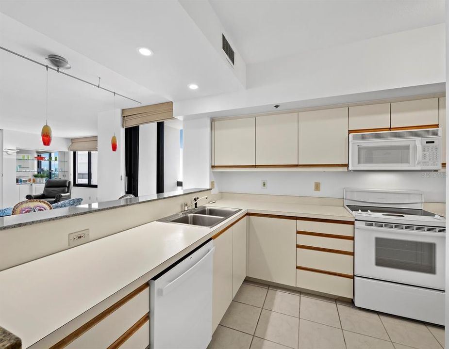For Sale: $724,000 (2 beds, 2 baths, 1442 Square Feet)