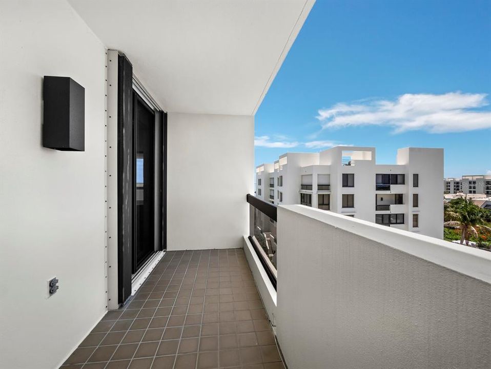 For Sale: $724,000 (2 beds, 2 baths, 1442 Square Feet)