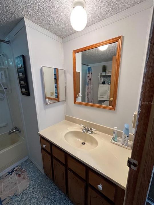 For Sale: $145,000 (2 beds, 1 baths, 672 Square Feet)