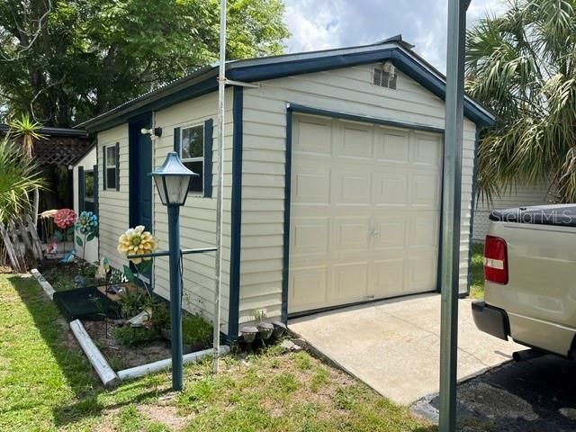 For Sale: $145,000 (2 beds, 1 baths, 672 Square Feet)