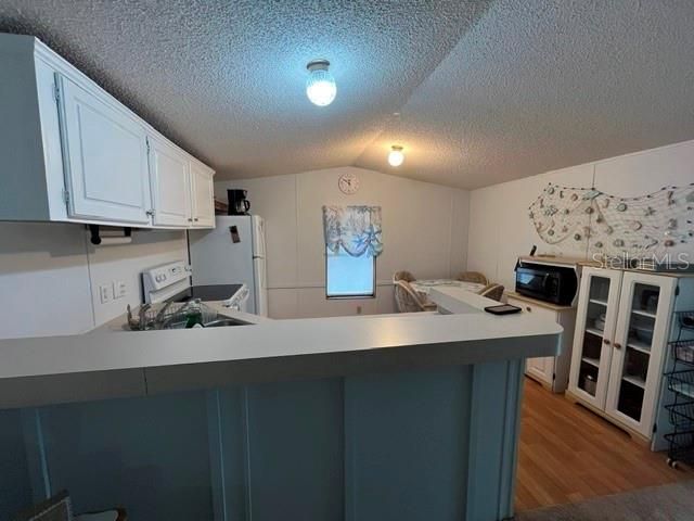 For Sale: $145,000 (2 beds, 1 baths, 672 Square Feet)