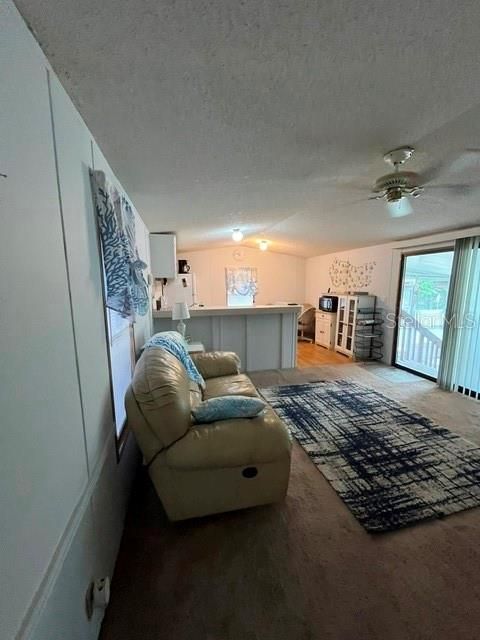 For Sale: $145,000 (2 beds, 1 baths, 672 Square Feet)