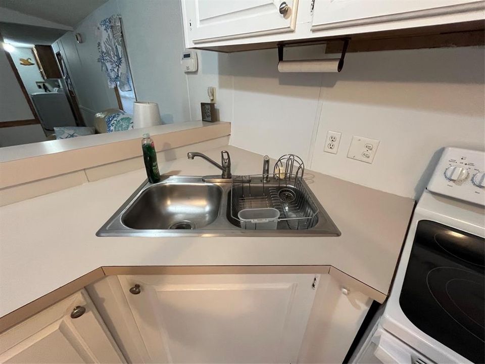 For Sale: $145,000 (2 beds, 1 baths, 672 Square Feet)