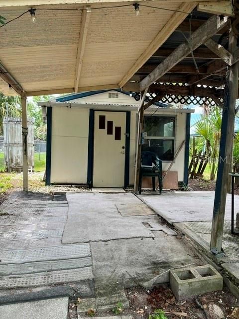 For Sale: $145,000 (2 beds, 1 baths, 672 Square Feet)