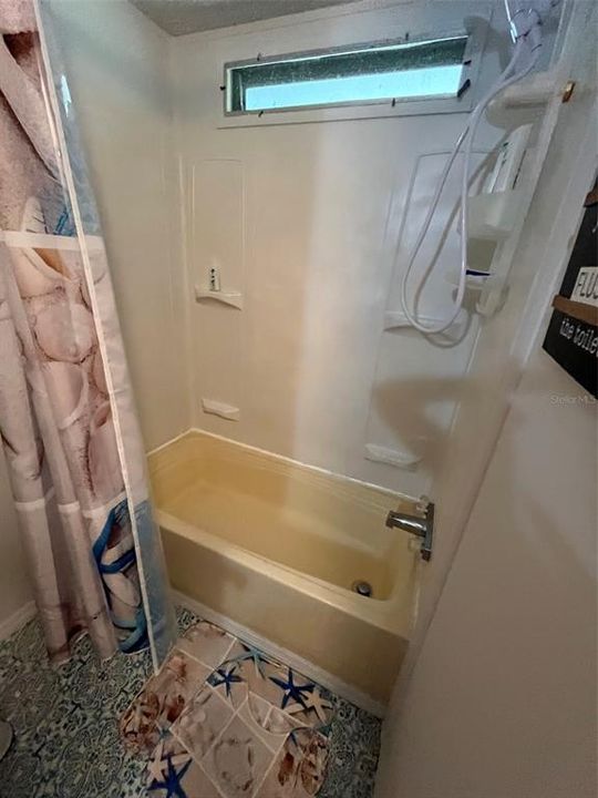 For Sale: $145,000 (2 beds, 1 baths, 672 Square Feet)