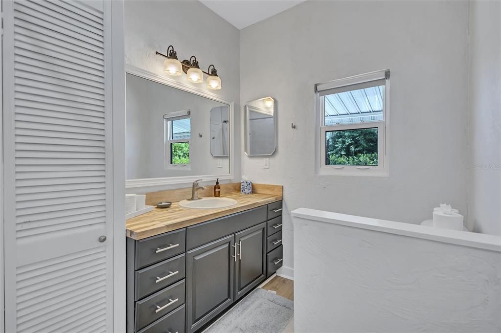 For Sale: $749,000 (2 beds, 2 baths, 1119 Square Feet)