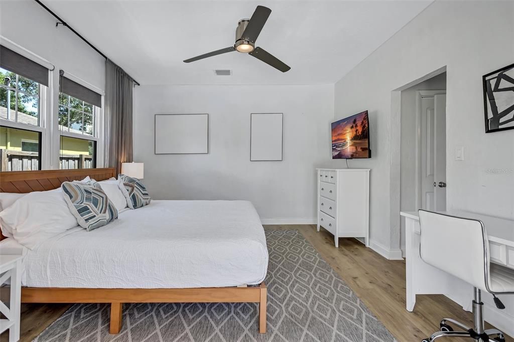 For Sale: $749,000 (2 beds, 2 baths, 1119 Square Feet)