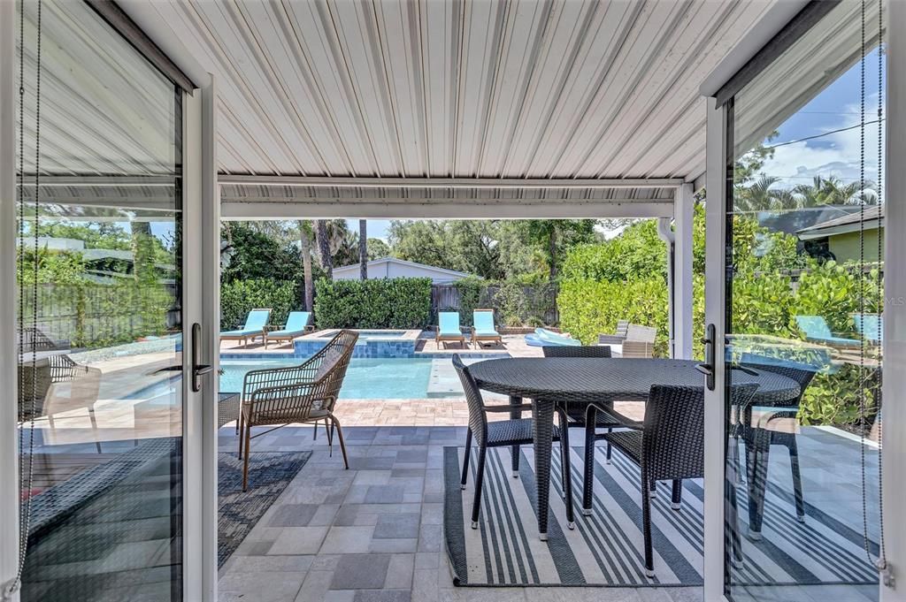 For Sale: $749,000 (2 beds, 2 baths, 1119 Square Feet)