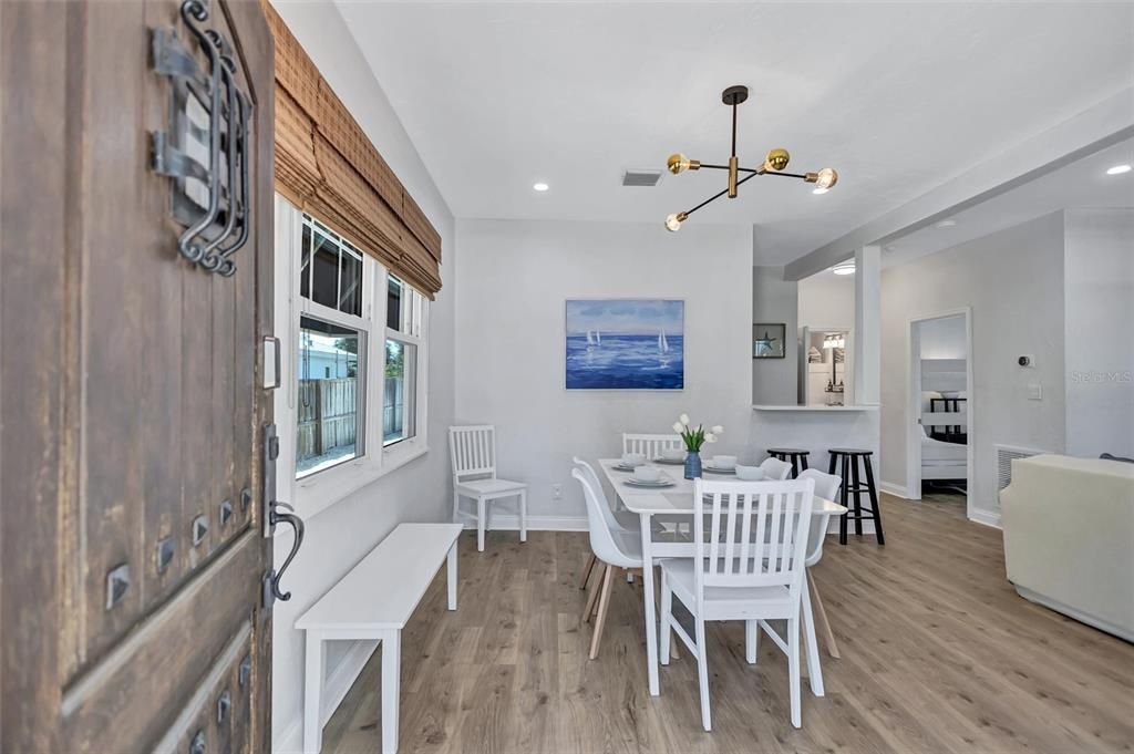 For Sale: $749,000 (2 beds, 2 baths, 1119 Square Feet)