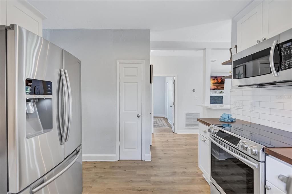 For Sale: $749,000 (2 beds, 2 baths, 1119 Square Feet)