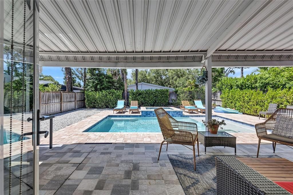 For Sale: $749,000 (2 beds, 2 baths, 1119 Square Feet)