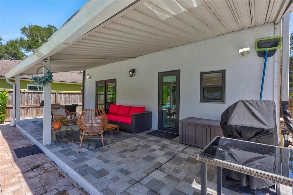 For Sale: $749,000 (2 beds, 2 baths, 1119 Square Feet)