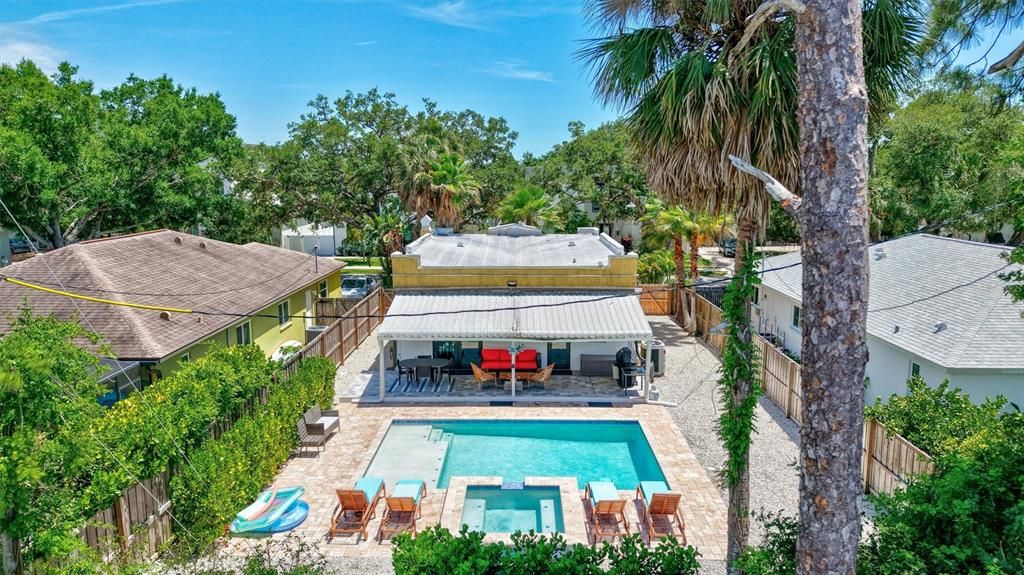 For Sale: $749,000 (2 beds, 2 baths, 1119 Square Feet)