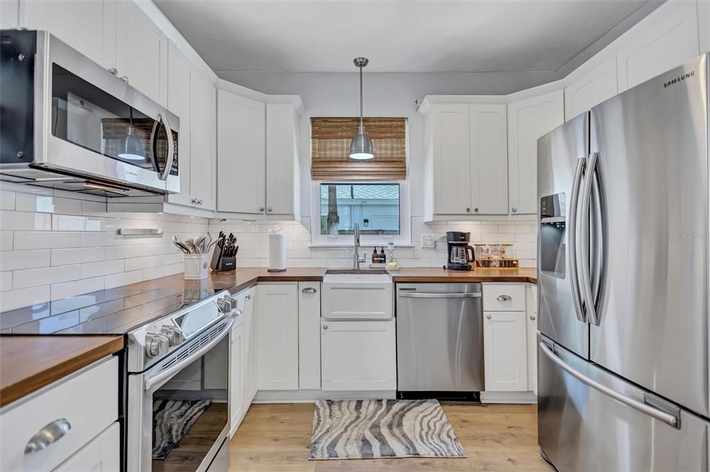 For Sale: $749,000 (2 beds, 2 baths, 1119 Square Feet)