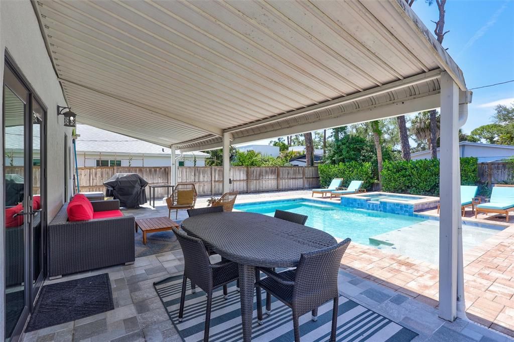 For Sale: $749,000 (2 beds, 2 baths, 1119 Square Feet)