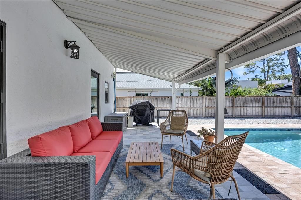 For Sale: $749,000 (2 beds, 2 baths, 1119 Square Feet)