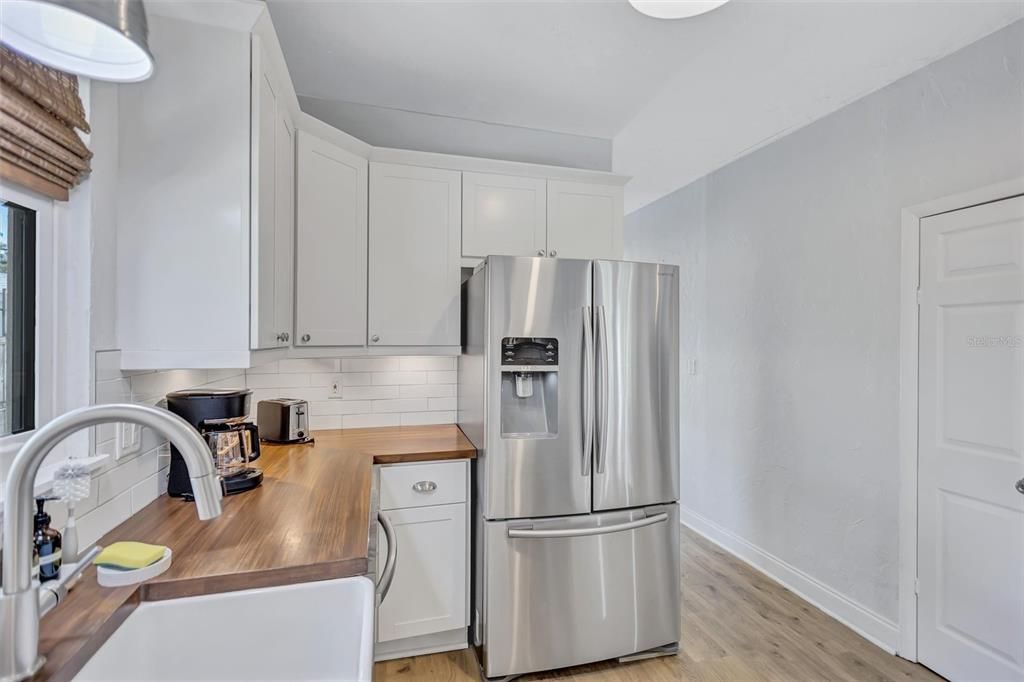 For Sale: $749,000 (2 beds, 2 baths, 1119 Square Feet)