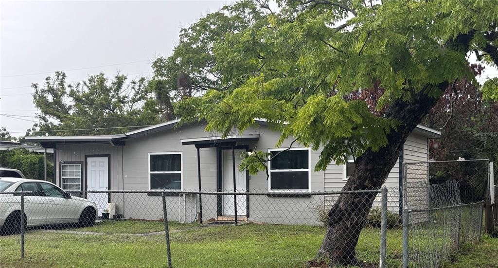 For Sale: $215,000 (2 beds, 1 baths, 914 Square Feet)