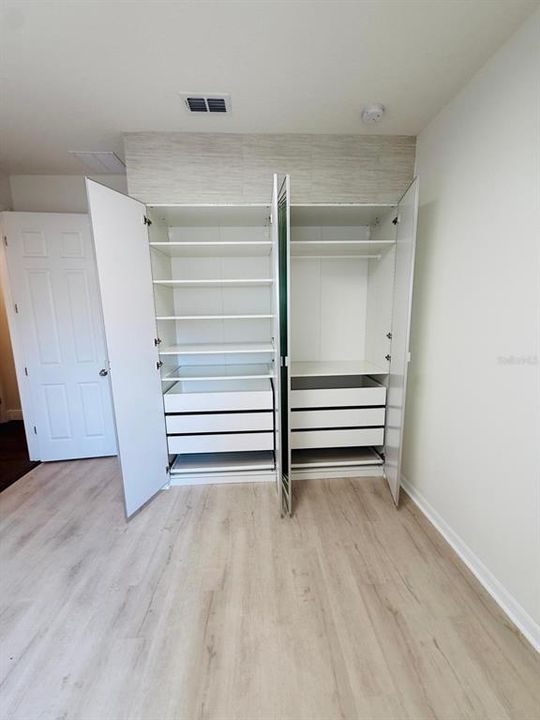 For Rent: $3,500 (5 beds, 4 baths, 2937 Square Feet)