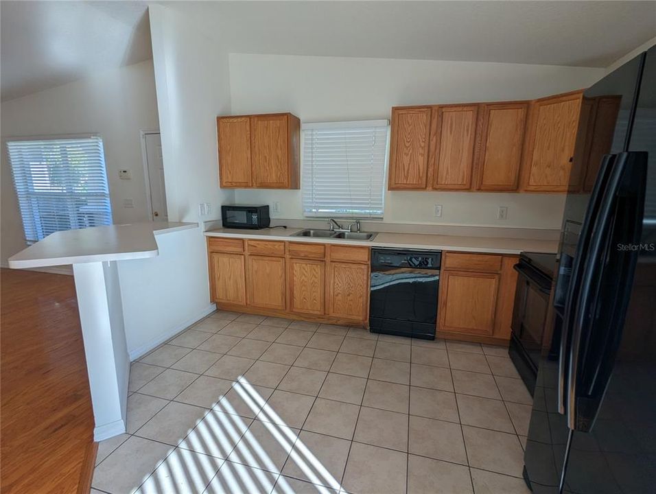 For Rent: $2,800 (3 beds, 2 baths, 1200 Square Feet)