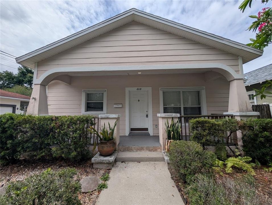 For Rent: $2,800 (3 beds, 2 baths, 1200 Square Feet)