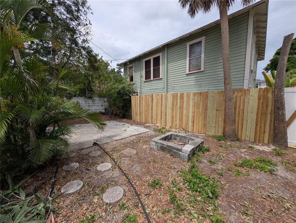 For Rent: $2,800 (3 beds, 2 baths, 1200 Square Feet)
