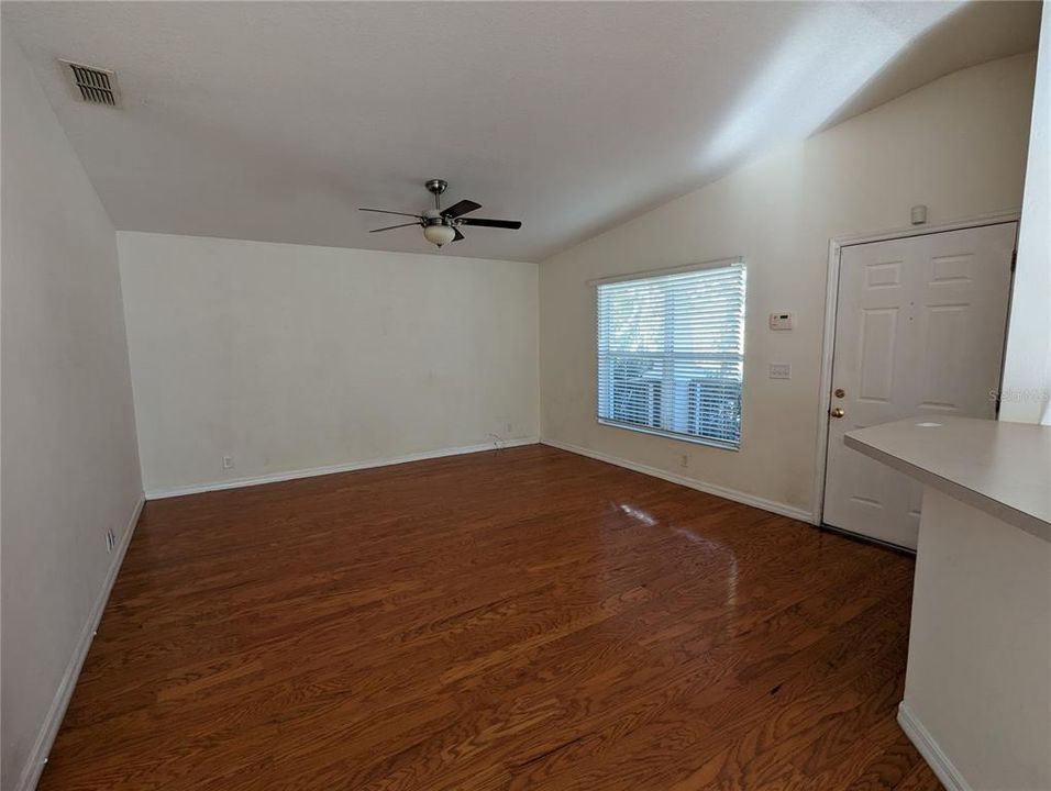 For Rent: $2,800 (3 beds, 2 baths, 1200 Square Feet)