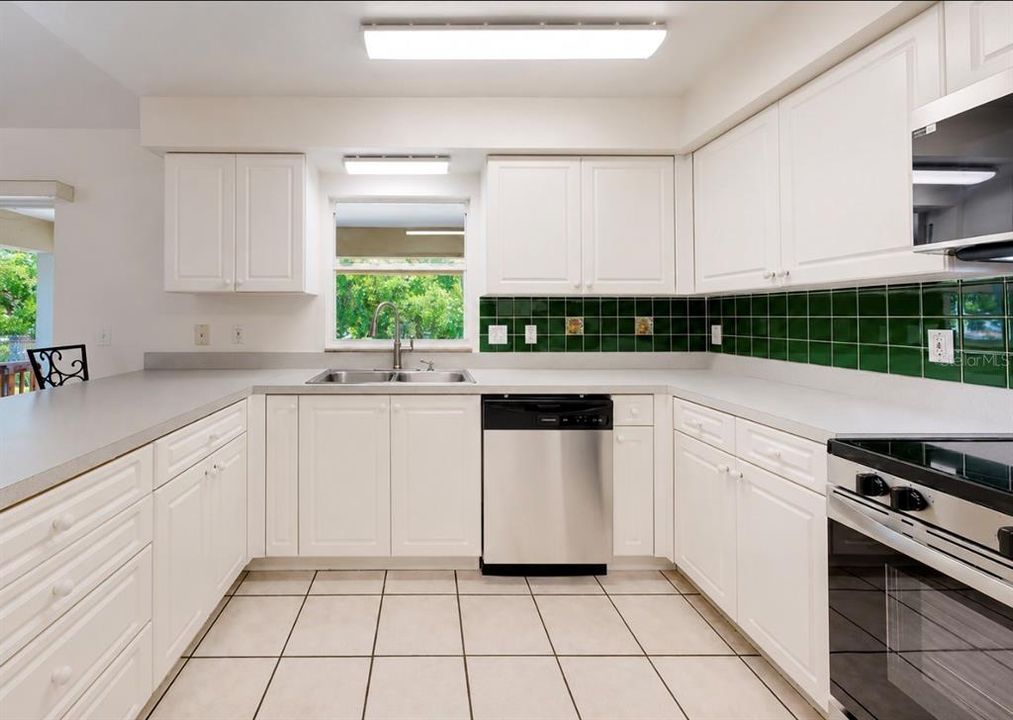 For Sale: $349,900 (3 beds, 2 baths, 1520 Square Feet)