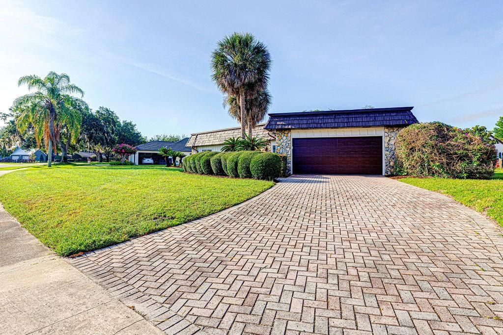 Под контрактом: $779,000 (3 спален, 2 ванн, 2200 Квадратных фут)
