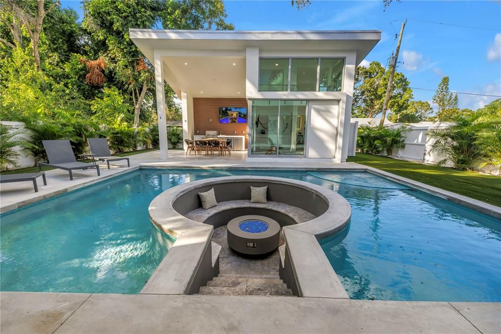 For Sale: $2,950,000 (5 beds, 5 baths, 3982 Square Feet)