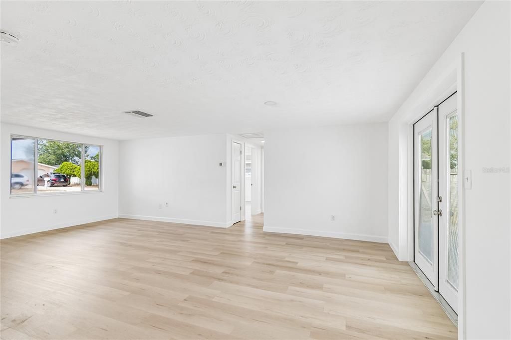На продажу: $249,900 (3 спален, 1 ванн, 1268 Квадратных фут)