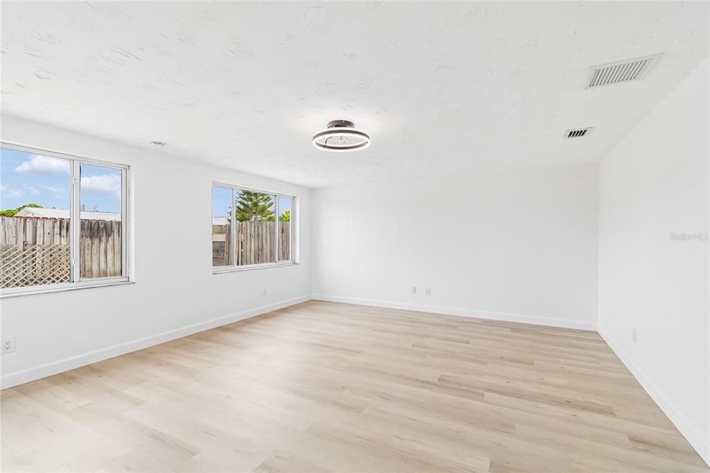 На продажу: $249,900 (3 спален, 1 ванн, 1268 Квадратных фут)