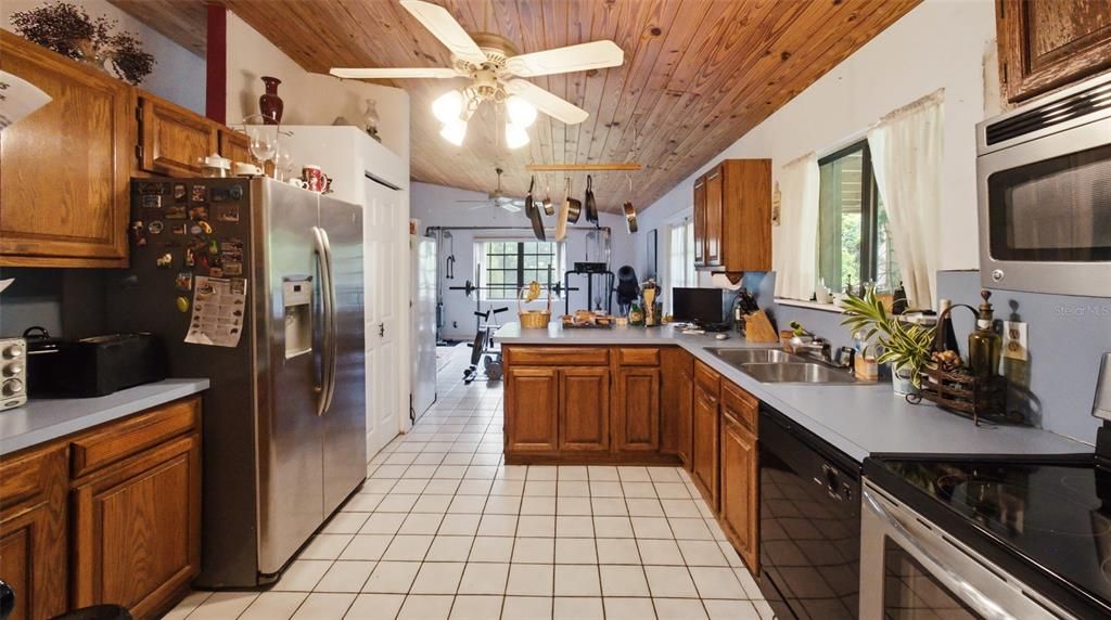 Active With Contract: $899,999 (4 beds, 2 baths, 2276 Square Feet)