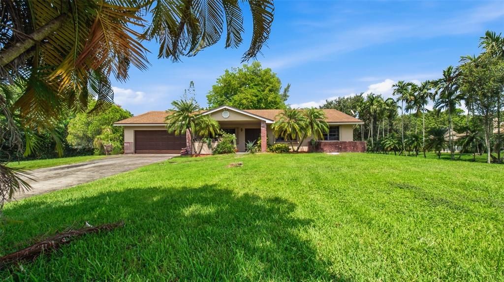 Active With Contract: $899,999 (4 beds, 2 baths, 2276 Square Feet)