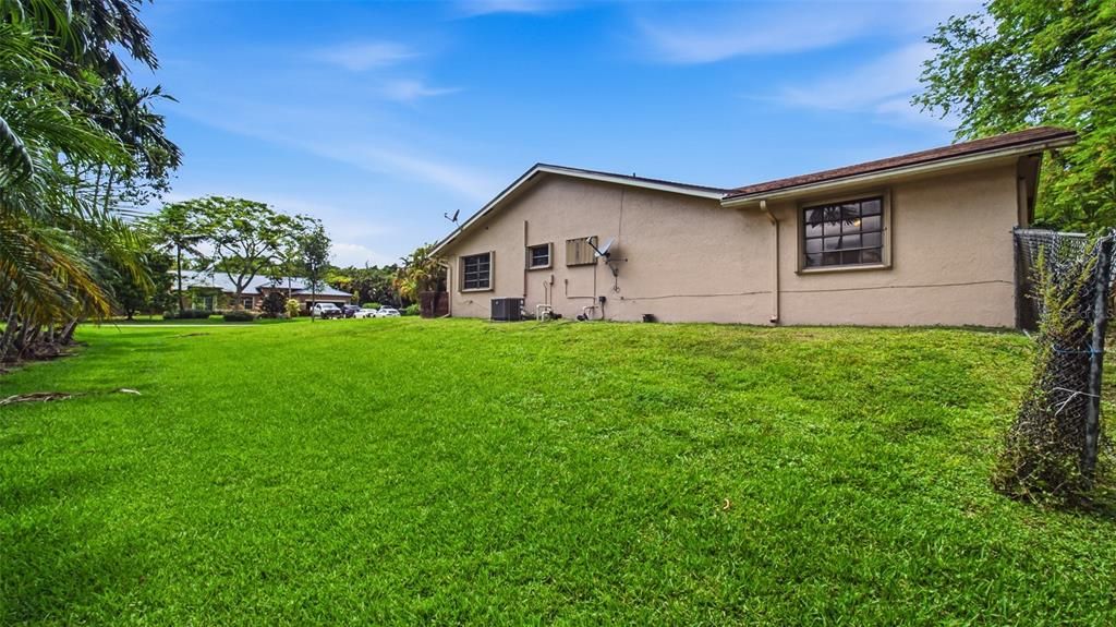 Active With Contract: $899,999 (4 beds, 2 baths, 2276 Square Feet)