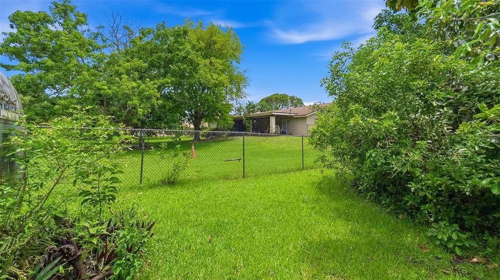 Active With Contract: $899,999 (4 beds, 2 baths, 2276 Square Feet)