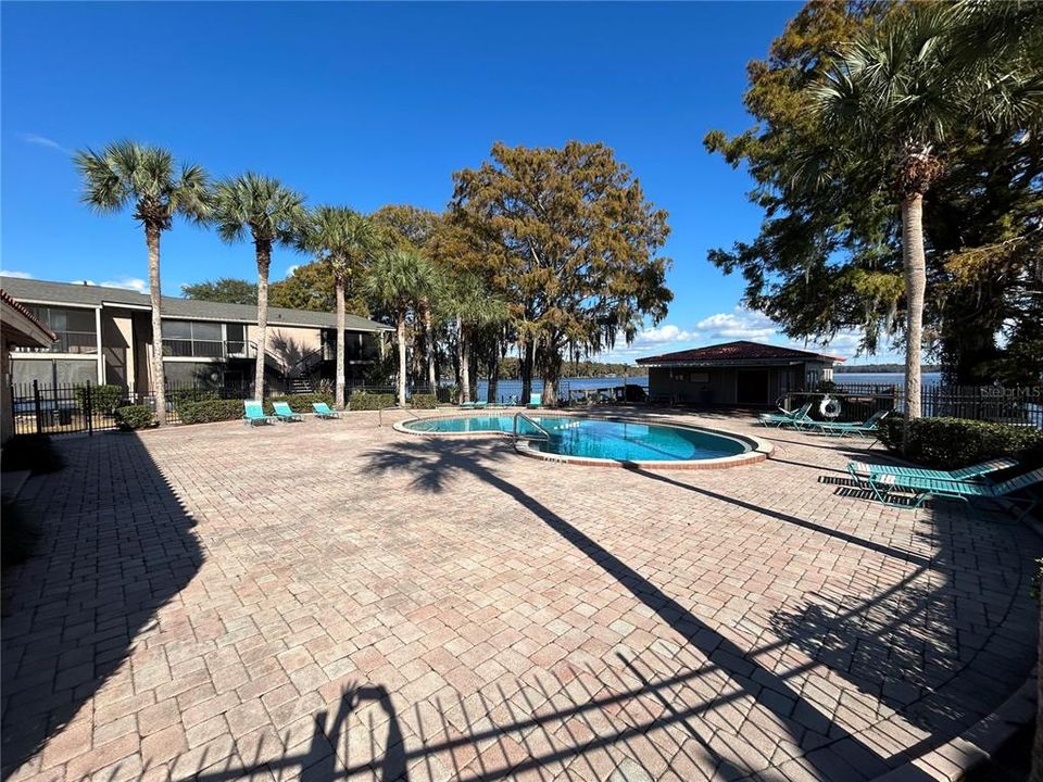 For Sale: $149,900 (2 beds, 2 baths, 1040 Square Feet)