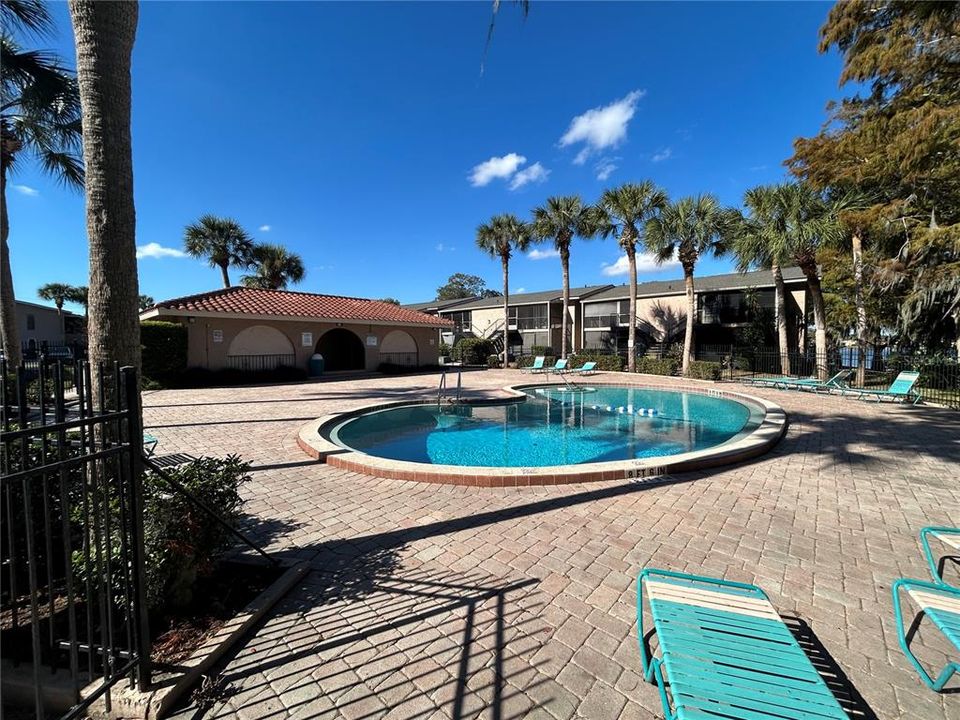 For Sale: $149,900 (2 beds, 2 baths, 1040 Square Feet)
