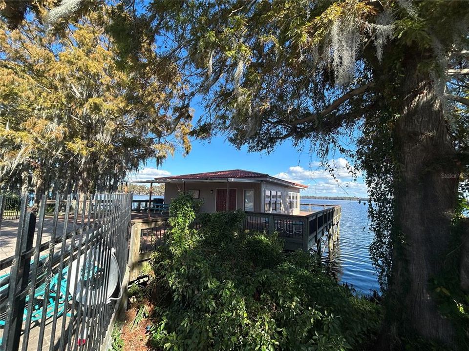 For Sale: $149,900 (2 beds, 2 baths, 1040 Square Feet)