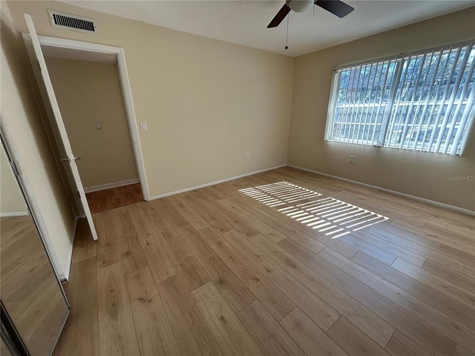 For Sale: $149,900 (2 beds, 2 baths, 1040 Square Feet)