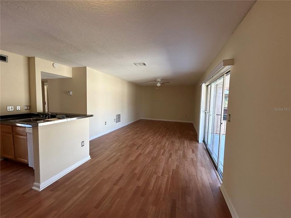 For Sale: $149,900 (2 beds, 2 baths, 1040 Square Feet)