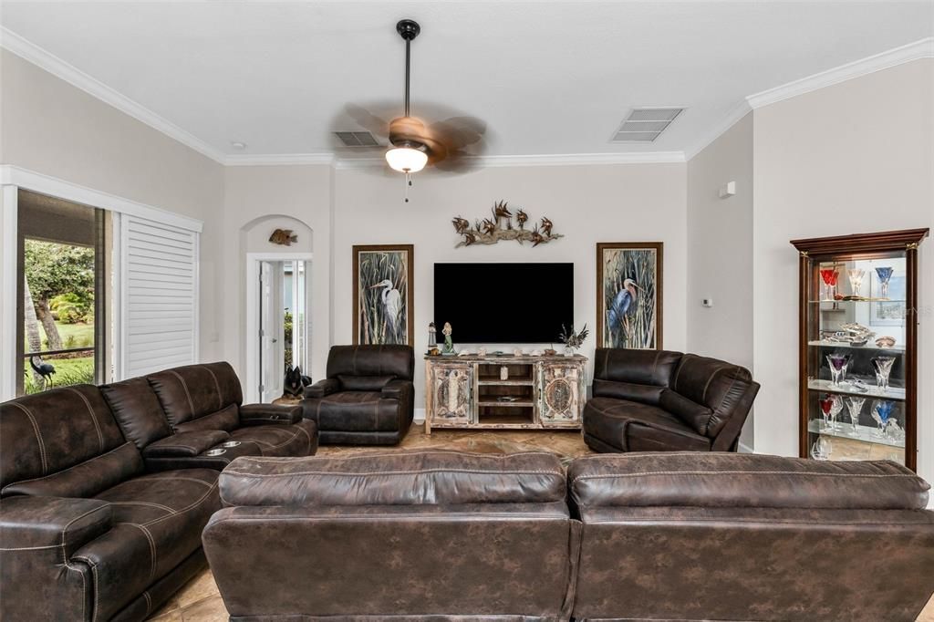 For Sale: $500,000 (3 beds, 2 baths, 1760 Square Feet)