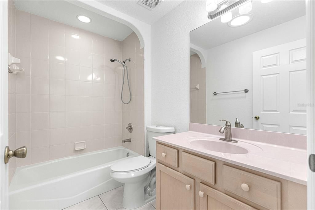 На продажу: $315,900 (3 спален, 2 ванн, 1695 Квадратных фут)