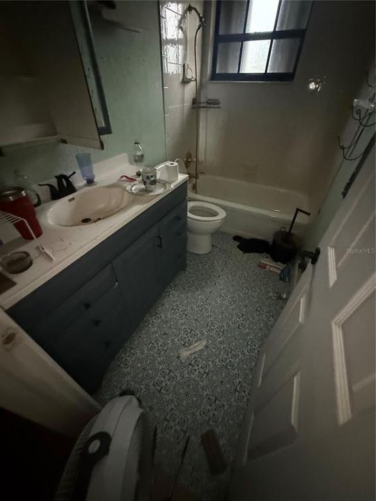 For Sale: $219,900 (2 beds, 1 baths, 1191 Square Feet)