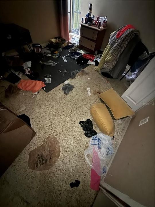 For Sale: $219,900 (2 beds, 1 baths, 1191 Square Feet)