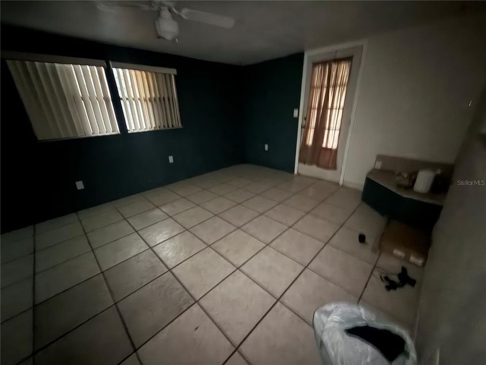 For Sale: $219,900 (2 beds, 1 baths, 1191 Square Feet)