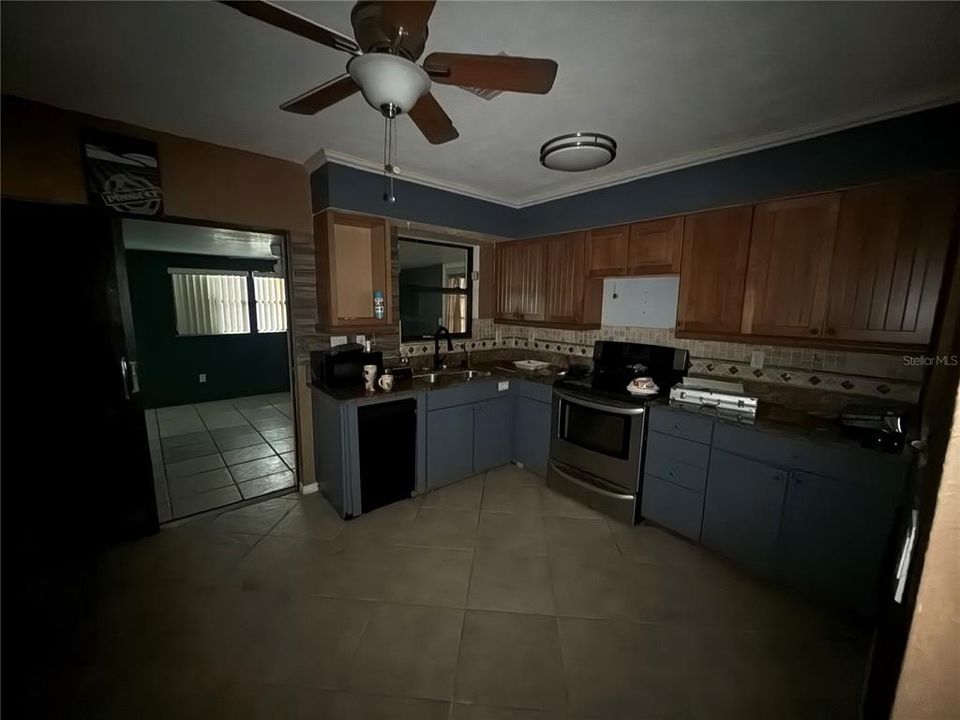 For Sale: $219,900 (2 beds, 1 baths, 1191 Square Feet)